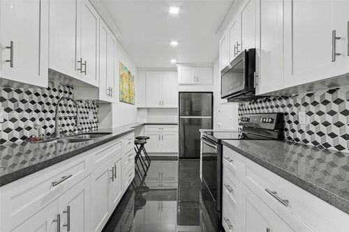 1005a-4400 Hillcrest Dr, Hollywood, FL, 33021-7971 | Card Image
