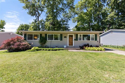 1040 Kostka Ln, Florissant, MO, 63031-7313 | Card Image