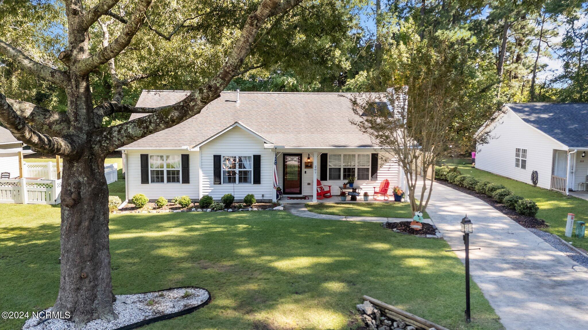 Fort Place Ct, New Bern, NC 28560