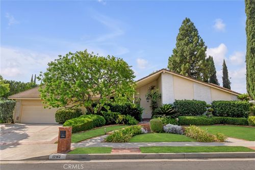 17162 Superior St, Northridge, CA, 91325-1911 | Card Image