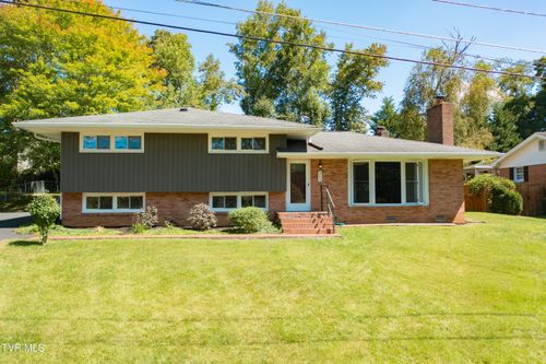 311 Brookdale Cir, Bristol, VA, 24201-1670 | Card Image