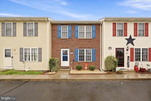 112 Kadies Ln, EDINBURG, VA, 22824-9606 | Card Image