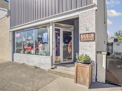15 N Main St, Pinckneyville, IL, 62274-1153 | Card Image