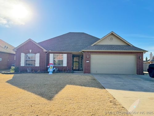 4906 S 195th East Ave, Broken Arrow, OK, 74014-8037 | Card Image