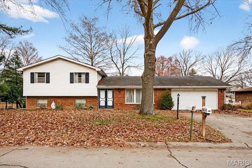 521 Leawood Dr, Swansea, IL, 62226-1924 | Card Image