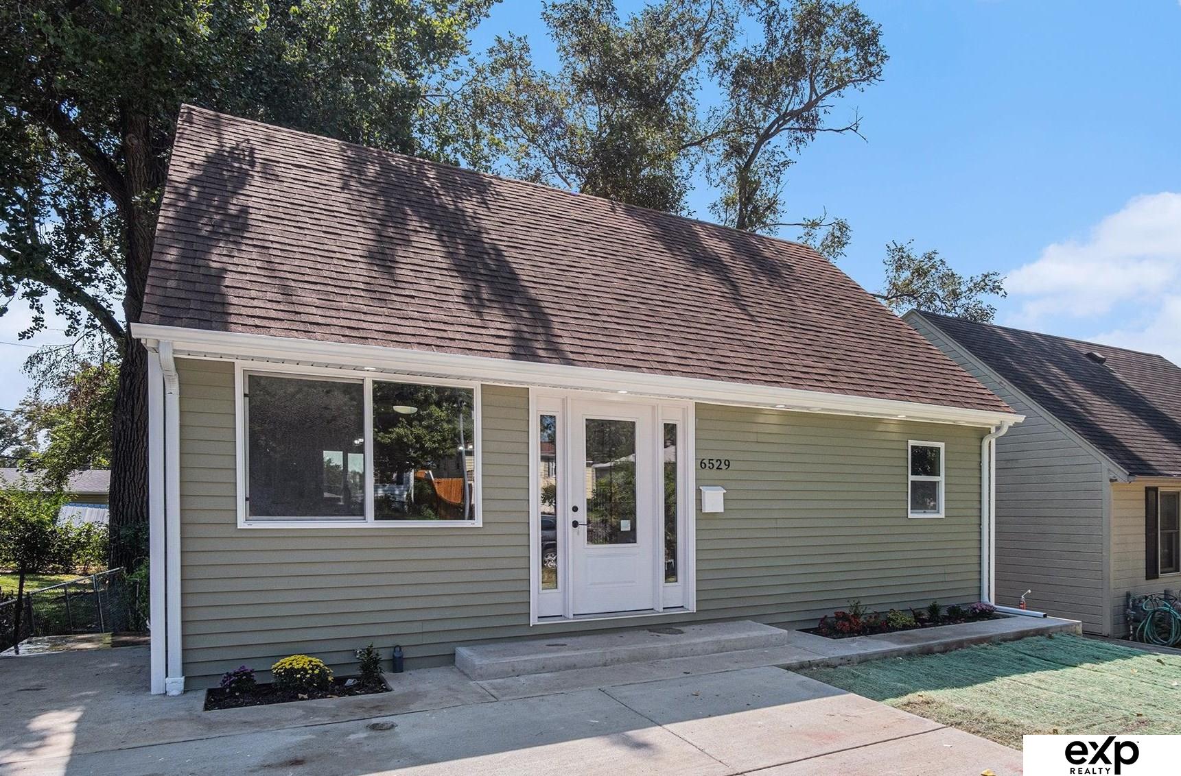 Charles St, Omaha, NE 68132