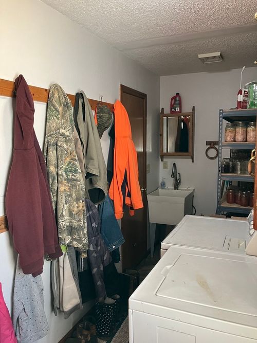 9576 State Route 161 Ext, Iuka, IL, 62849-3520 | Card Image