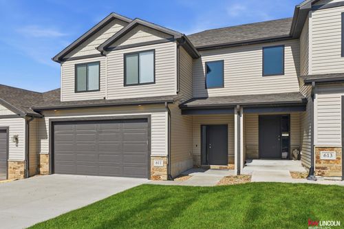 611 Garrett Pl, Hickman, NE, 68372-7079 | Card Image