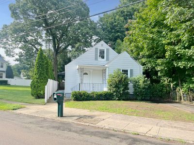 40 Highview Avenue, House other with 3 bedrooms, 2 bathrooms and null parking in West Haven CT | Image 1