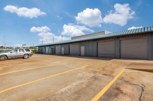 140-10820 C F Hawn Fwy, Dallas, TX, 75217-8057 | Card Image