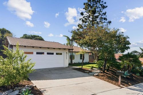 725 Santa Florencia, Solana Beach, CA, 92075-1555 | Card Image