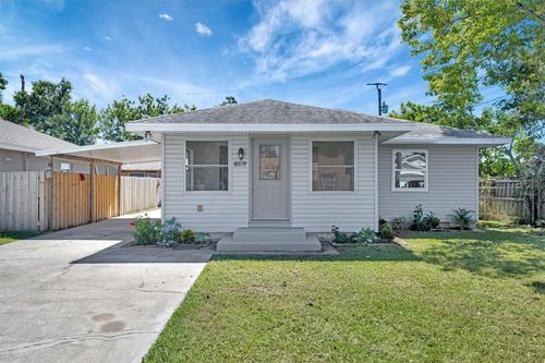 609 25th Ave W, BRADENTON, FL, 34205-8266 | Card Image