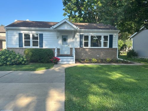 328 S Warren St, Tremont, IL, 61568-8018 | Card Image