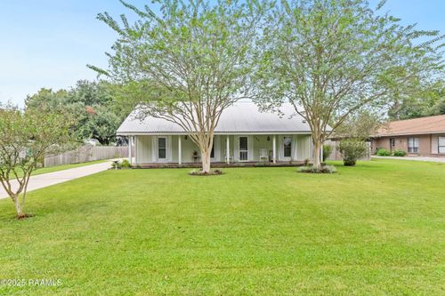 132 Plantation Dr, New Iberia, LA, 70563-2218 | Card Image