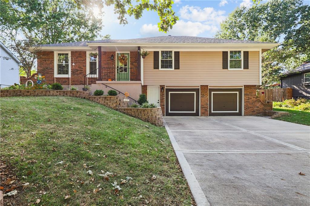 10th Street Ter, Blue Springs, MO 64015