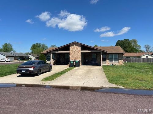 a-and-b-303 Aaron Ct, Mascoutah, IL, 62258-2829 | Card Image
