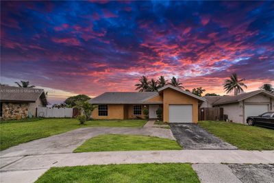 8211 Sw 11th Ct, House other with 3 bedrooms, 2 bathrooms and null parking in North Lauderdale FL | Image 2