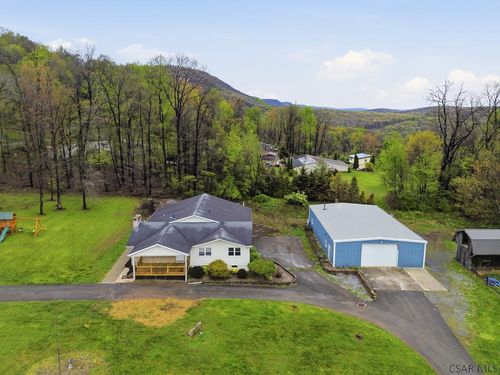 111 Strawberry Ln, Duncansville, PA, 16635-6410 | Card Image