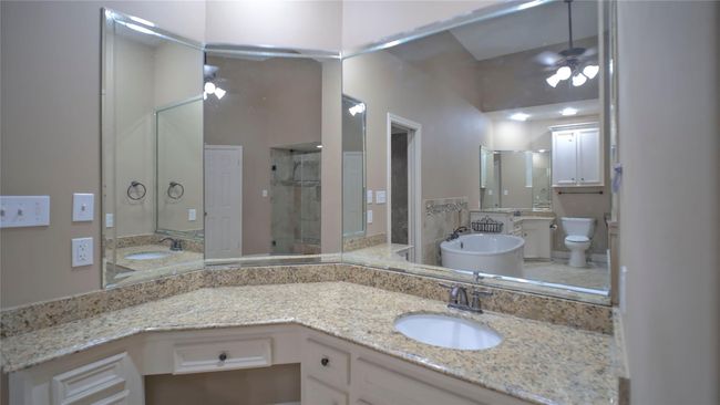 Dual sinks and mirrors | Image 15