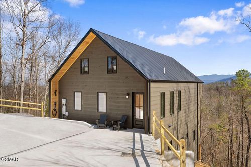 1863 Bluff Ridge Rd, Sevierville, TN, 37876-2682 | Card Image