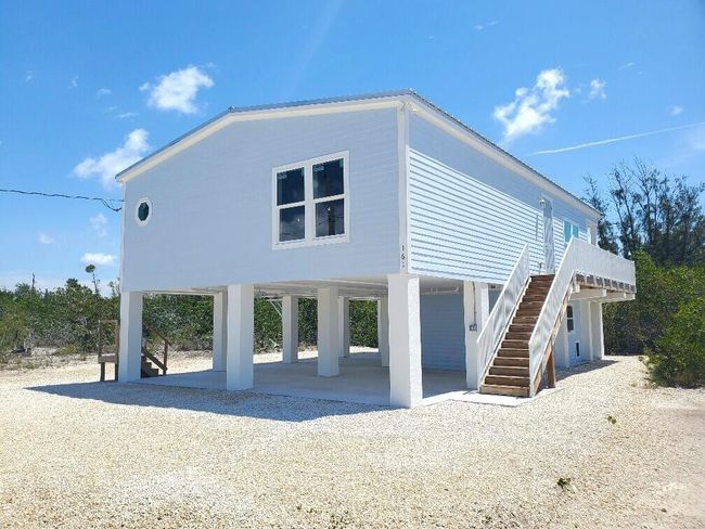 Front view with stairs | Image 4