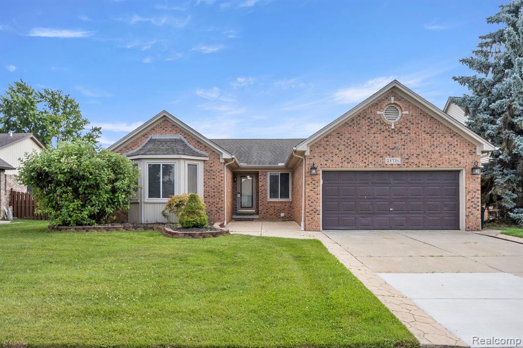 Wales Dr, Chesterfield, MI 48047