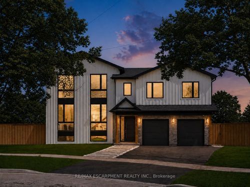 2488 Bridge Rd, Oakville, ON, L6L2H2 | Card Image