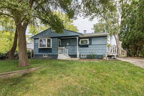 7 Hickory Dr, Carpentersville, IL, 60110-1646 | Card Image