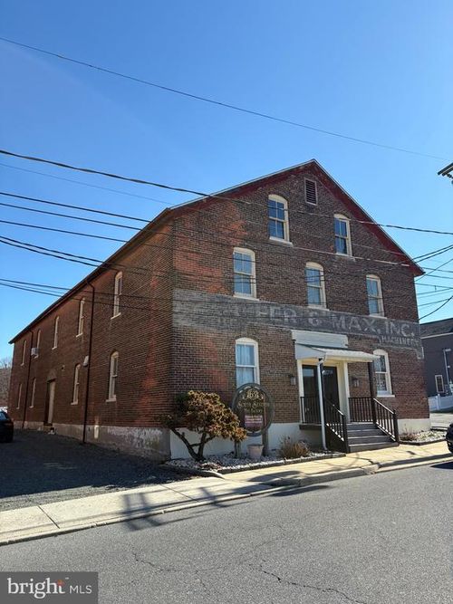 63 S 7th St, Emmaus, PA, 18049-3755 | Card Image