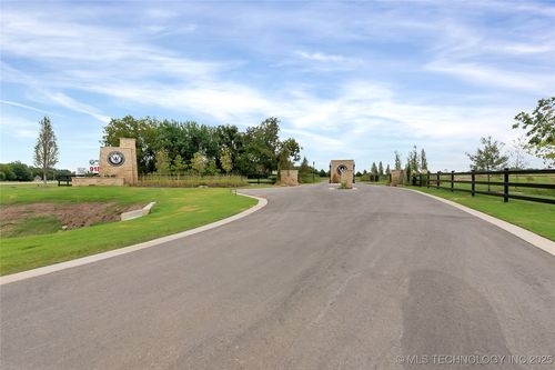 10613 S Holley St, Jenks, OK, 74037 | Card Image