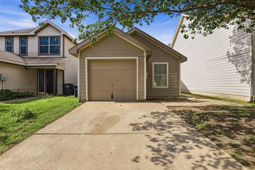 1452 Pine Ln, Fort Worth, TX, 76140-5400 | Card Image