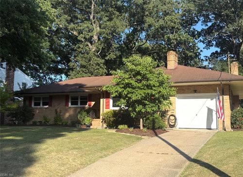 7 Indian Springs Dr, Newport News, VA, 23606-1709 | Card Image