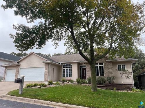 11 E Big Sky Pl Place, Sioux Falls, SD, 57110 | Card Image
