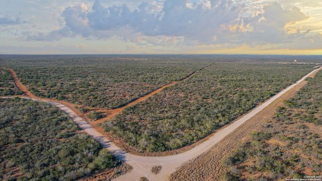 9239 Fm 133, Home with 7 bedrooms, 7 bathrooms and null parking in Cotulla TX | Image 67