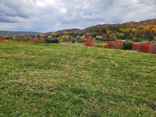 225 Red Apple Drive, La Crescent, MN, 55943 | Card Image