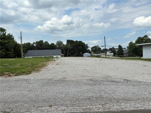 345 E 4th St, Lawson, MO, 64062-9384 | Card Image