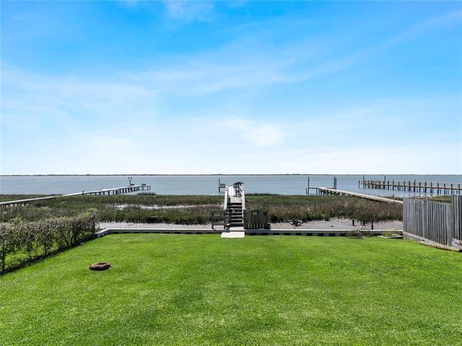 327 Bayshore Dr, House other with 3 bedrooms, 3 bathrooms and null parking in Palacios TX | Image 42