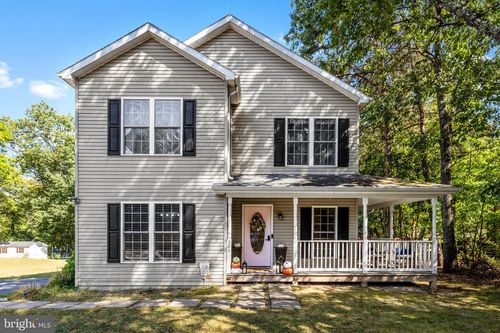 205 Lake Holiday Rd, CROSS JUNCTION, VA, 22625-2411 | Card Image