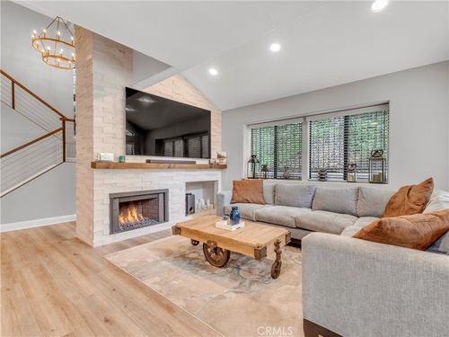 29729 Strawberry Hill Dr, Agoura Hills, CA, 91301-4007 | Card Image