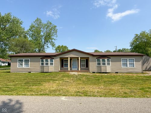 747 Patterson Rd, Columbus, IN, 47203-4214 | Card Image