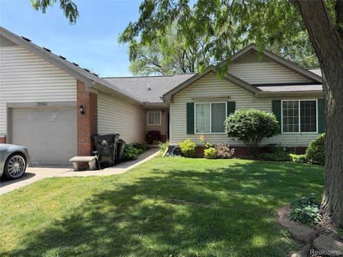 29965 Kenwood Ct, Roseville, MI, 48066-1982 | Card Image