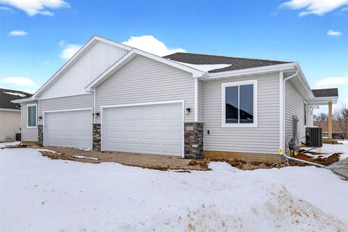 1552 Foxtail Dr Se, Altoona, IA, 50009-2222 | Card Image
