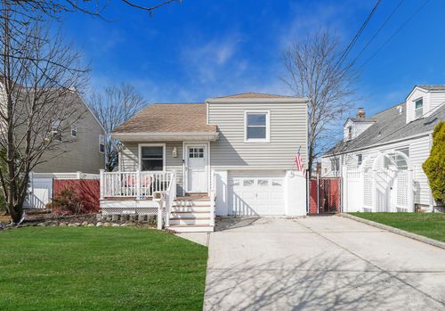 43 Coolidge Ave, Amity Harbor, NY, 11701-4063 | Card Image