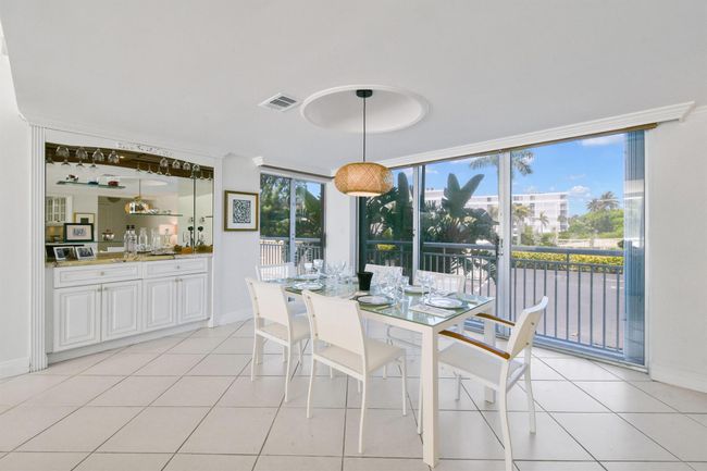 APT-112 - 2780 S Ocean Blvd, Condo with 2 bedrooms, 2 bathrooms and null parking in Palm Beach FL | Image 4