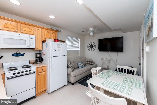 UNIT-106 - 2207 Surf Ave, Townhouse with 1 bedrooms, 2 bathrooms and null parking in North Wildwood NJ | Image 5