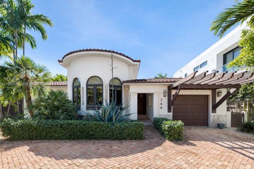 744 Lakeview Dr, Miami Beach, FL, 33140-2632 | Card Image