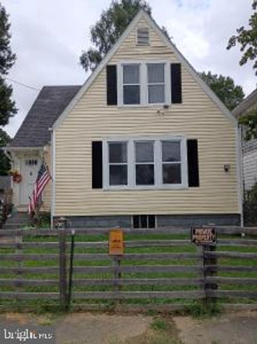 2402 Lynn St, PARKERSBURG, WV, 26101-2732 | Card Image