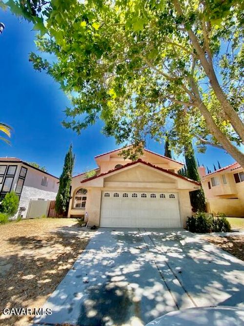 43116 Bloomingpark St, Lancaster, CA, 93536-6704 | Card Image