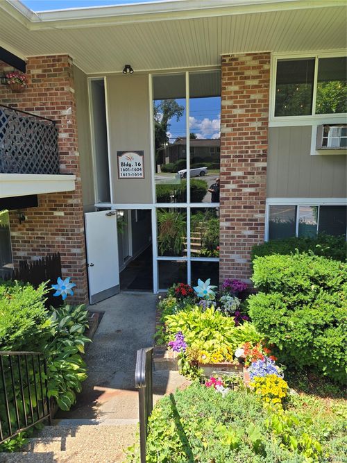 1613 Old Country Rd, Elmsford, NY, 10523-2041 | Card Image