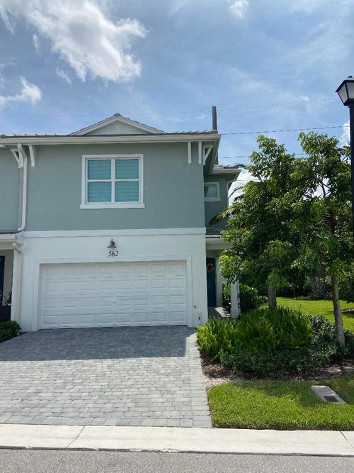 562 Parsons Way, Deerfield Beach, FL, 33442-2400 | Card Image